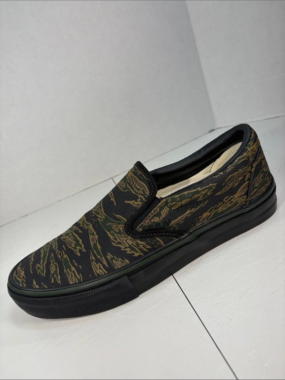 NWT Vans Skate Slip-Ons in Tiger Camo Olive/Black Men’s 10
